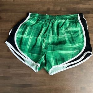 NIKE running shorts size M